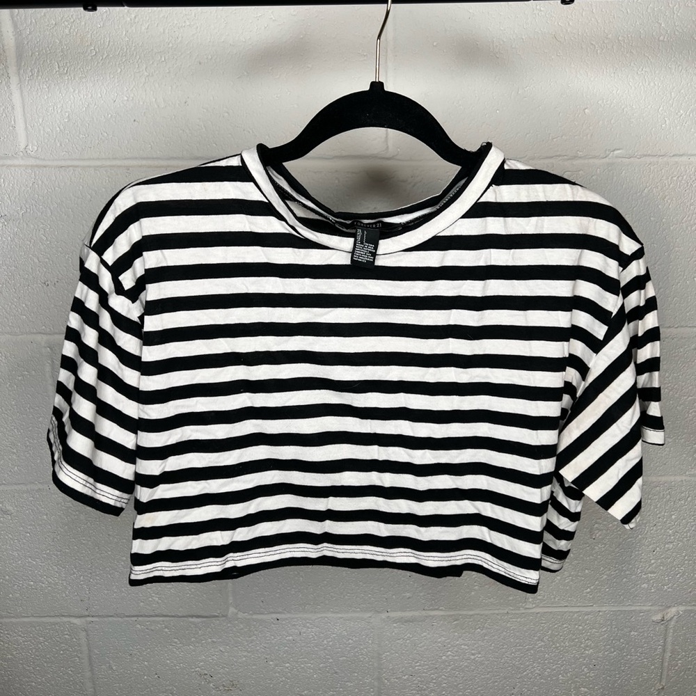 Forever 21 Black & White Stripped Crop Top - Size: L
